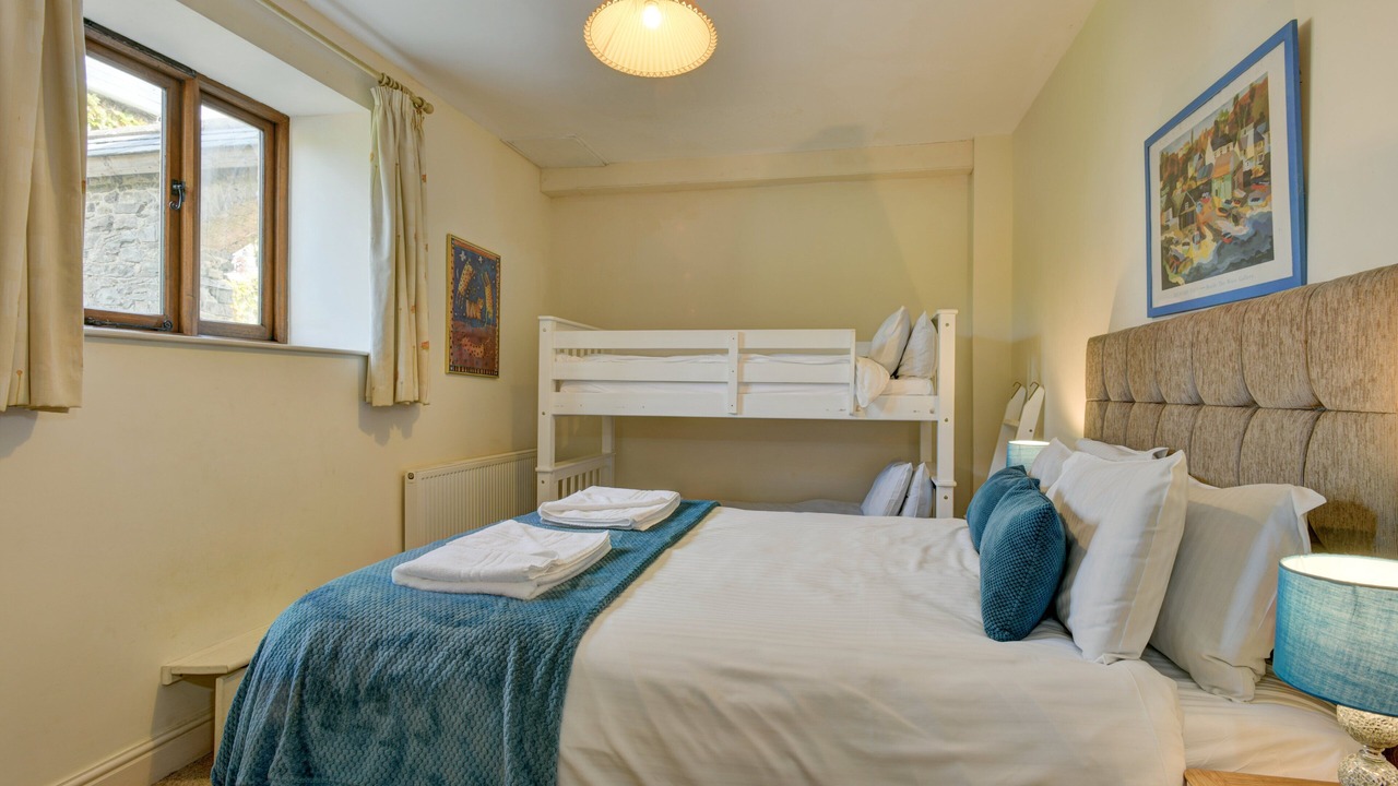 Photo of Others in Oare