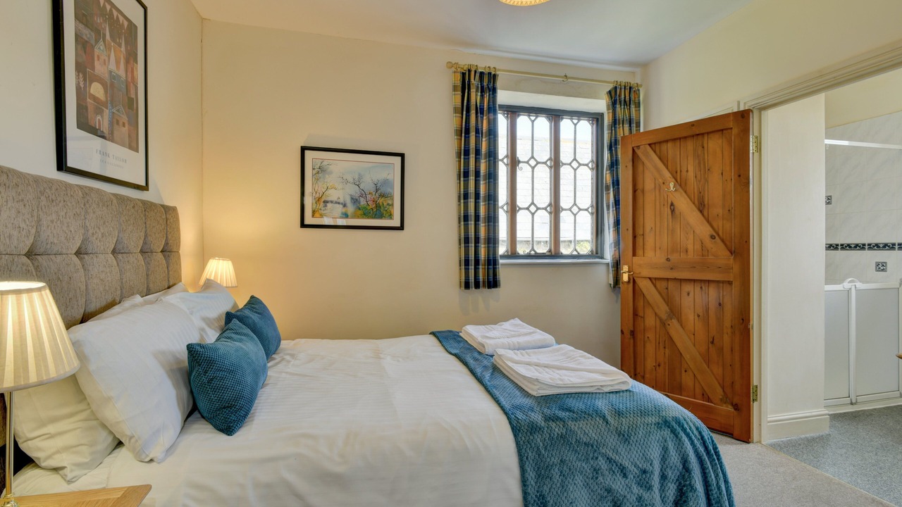 Photo of Others in Oare