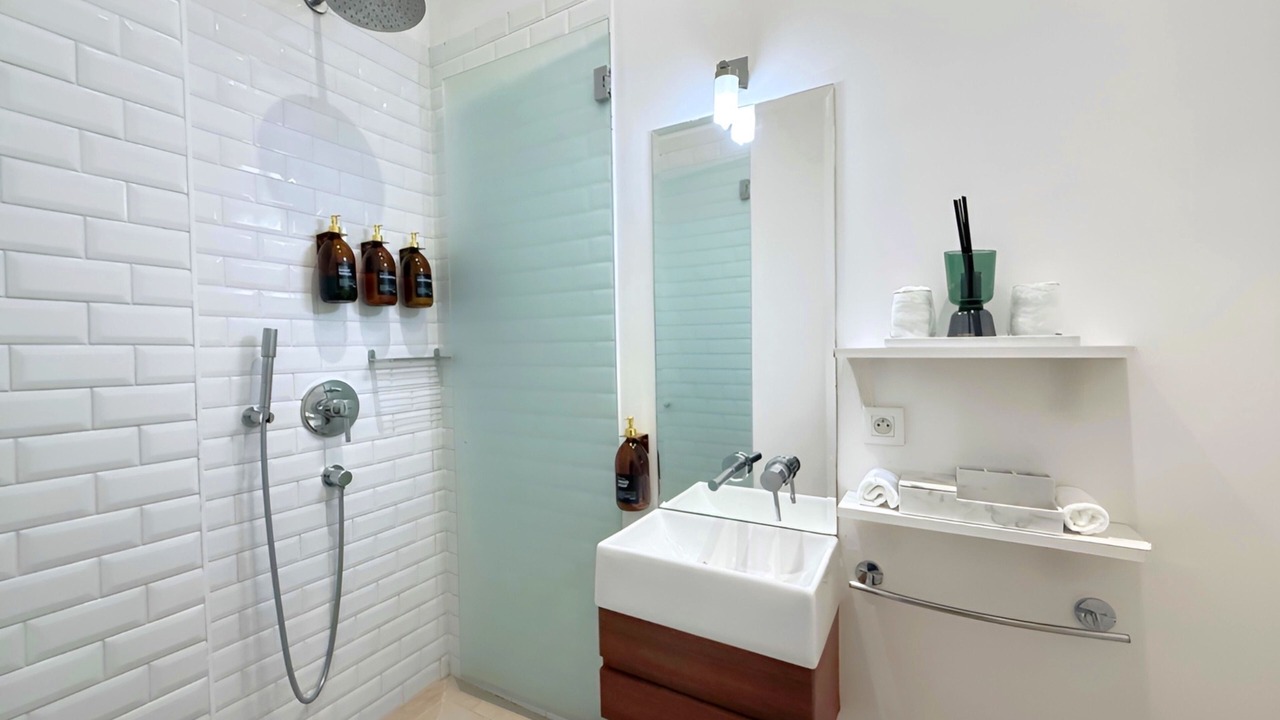 Photo of Bathroom in Saint-Merri