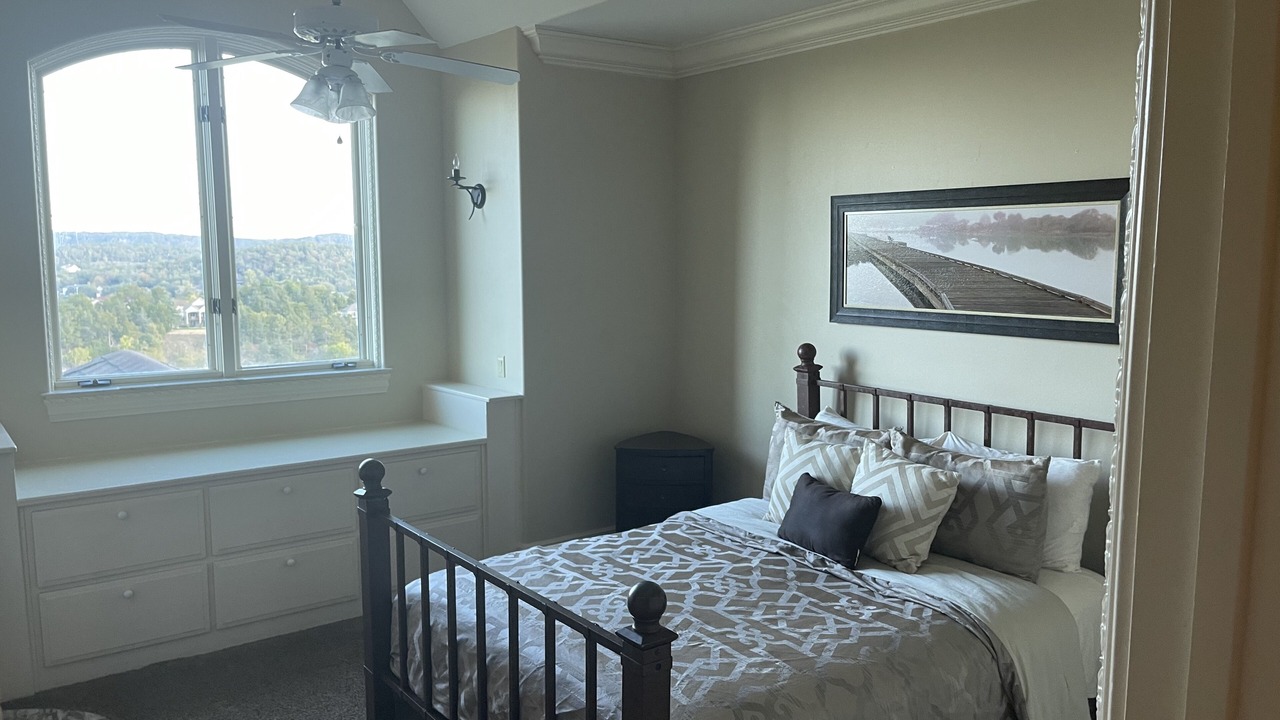 Photo of Bedroom in Camdenton
