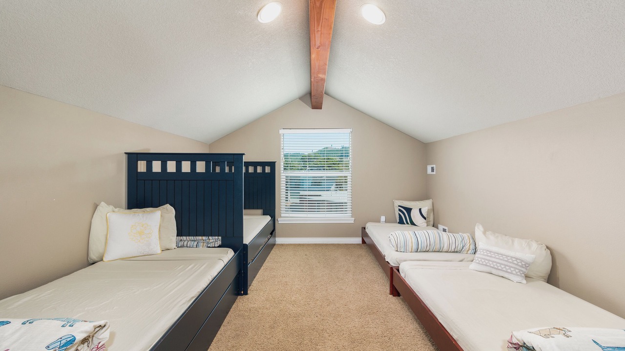 Photo of Bedroom in Gleneden Beach