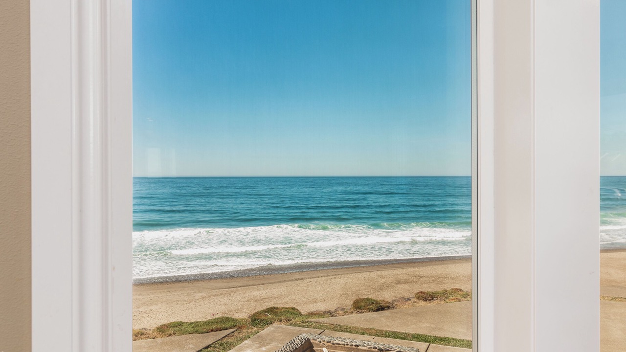 Photo of Bedroom in Gleneden Beach