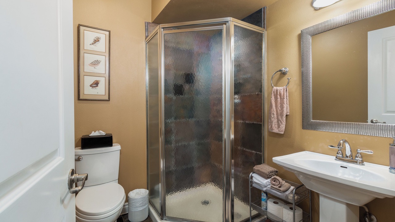 Photo of Bathroom in Gleneden Beach