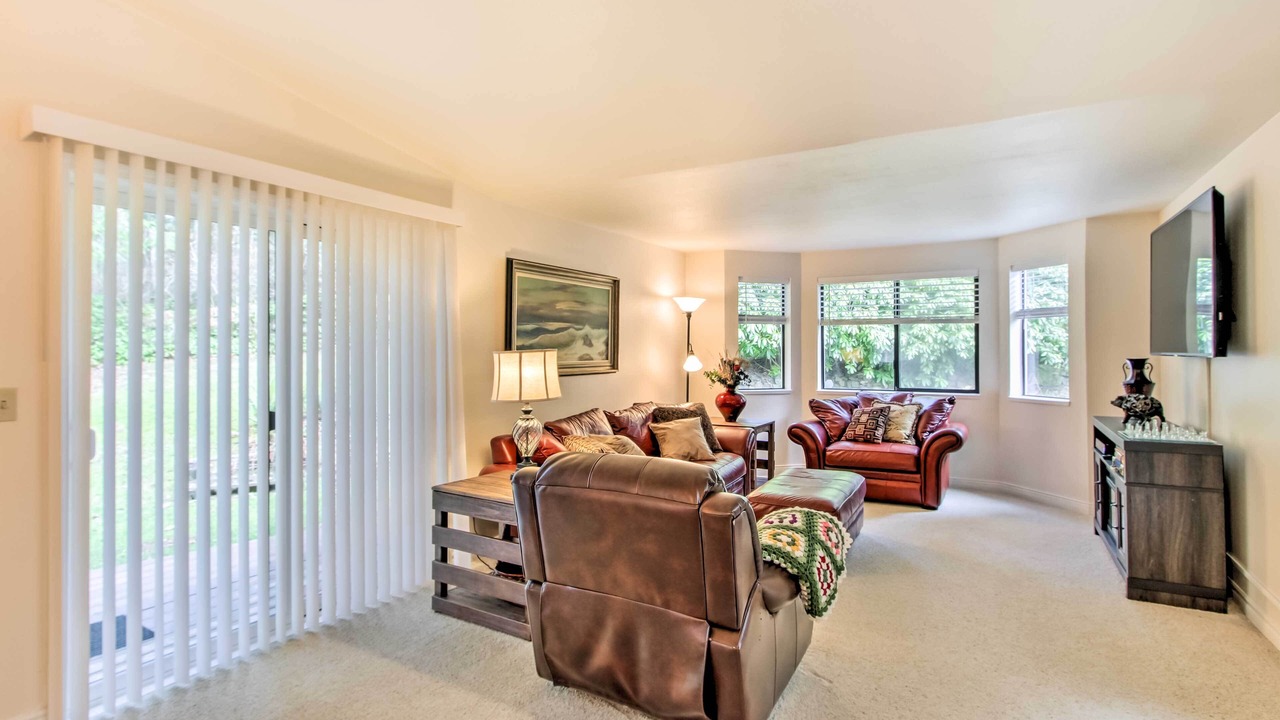 Photo of Livingroom in East Olympia