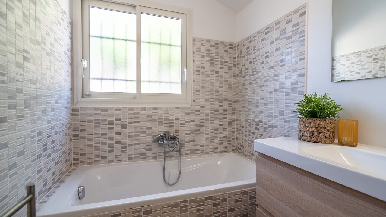 Photo of Bathroom in Roquebrun