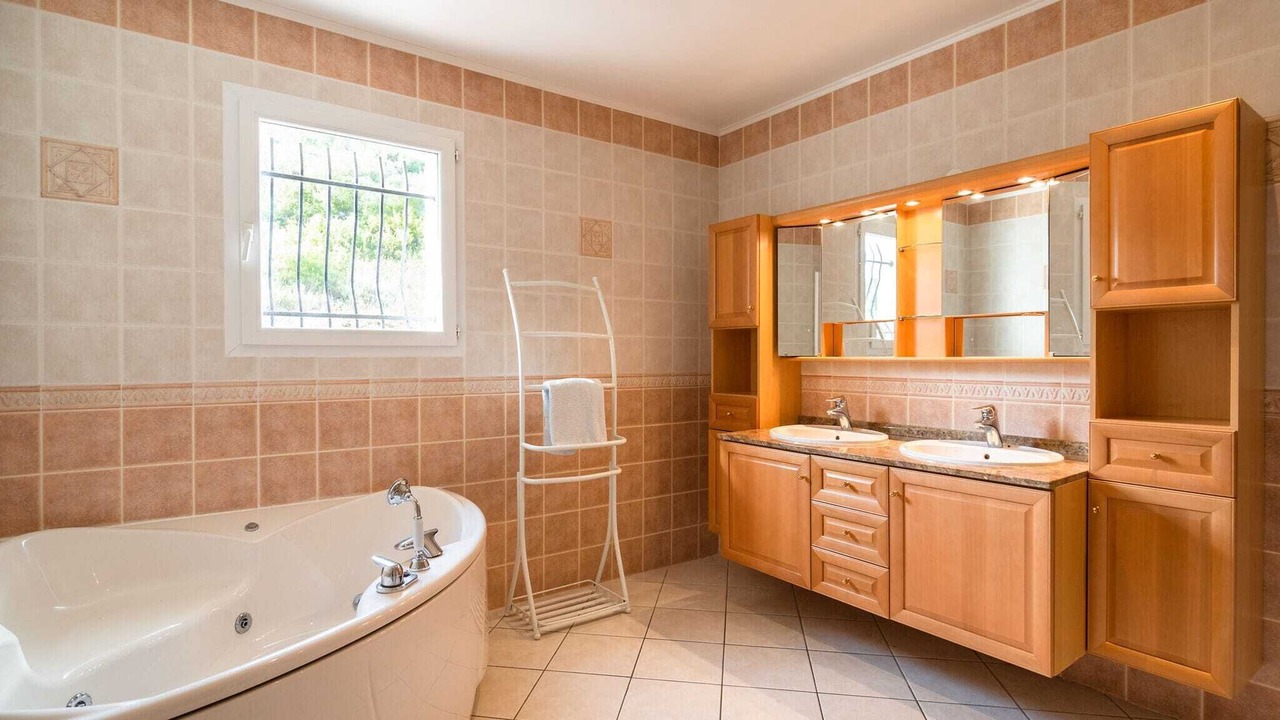Photo of Bathroom in Roquebrun