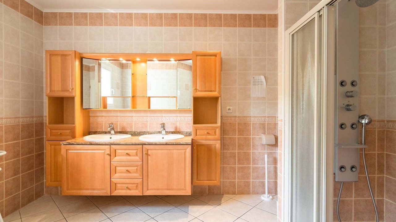 Photo of Bathroom in Roquebrun