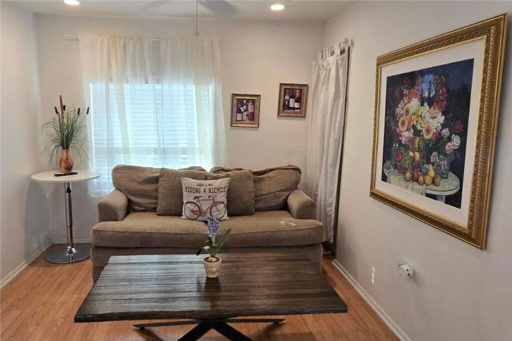 Photo of Livingroom in Evans Churchill