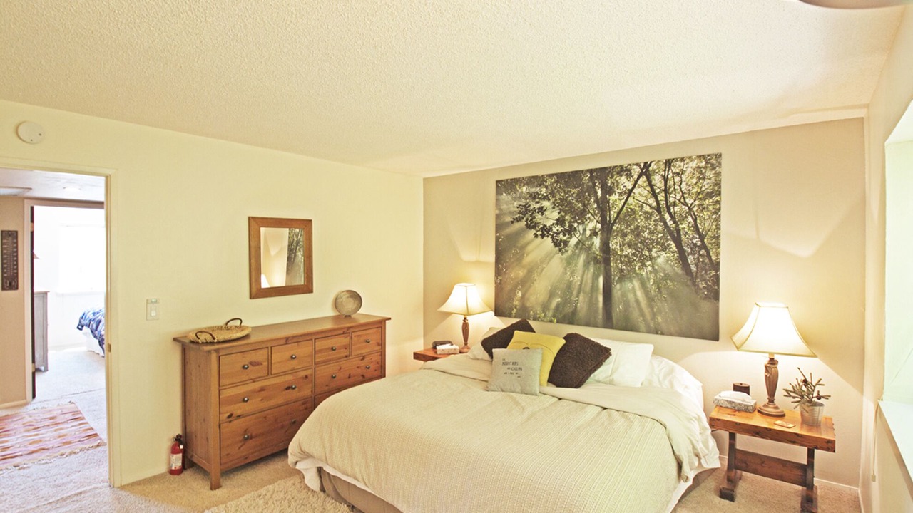 Photo of Bedroom in Lake Forest