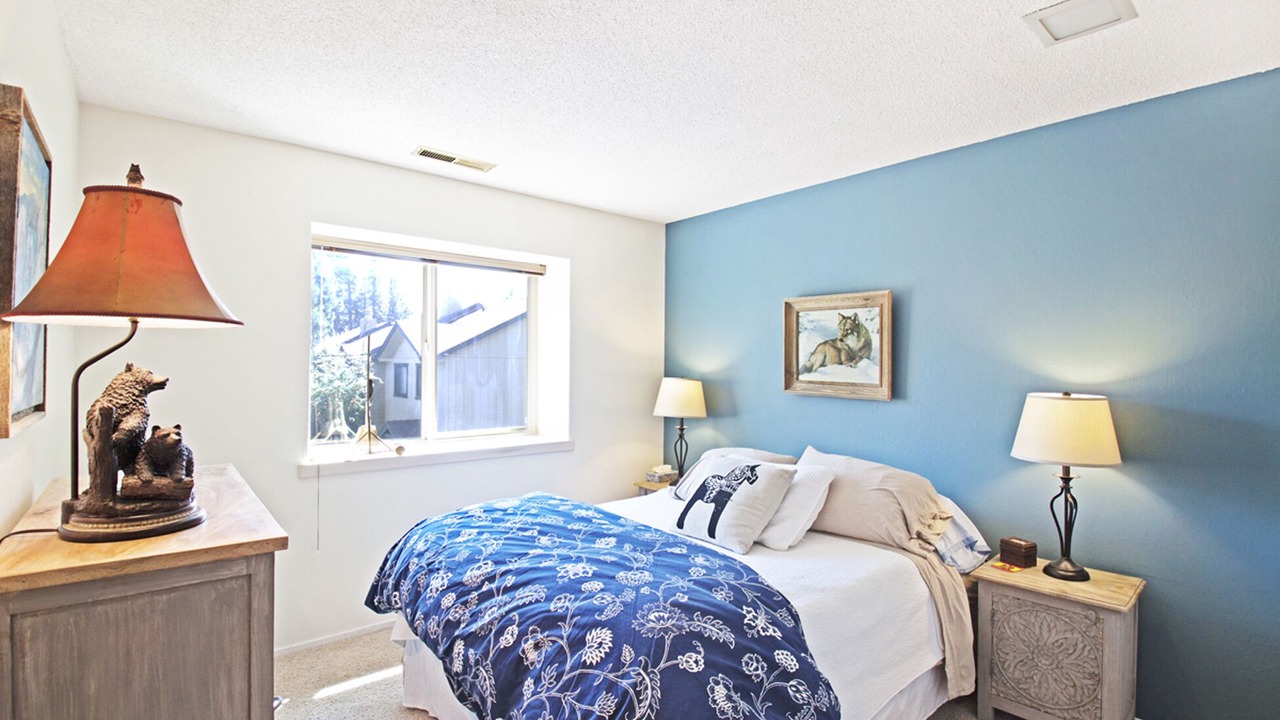 Photo of Bedroom in Lake Forest