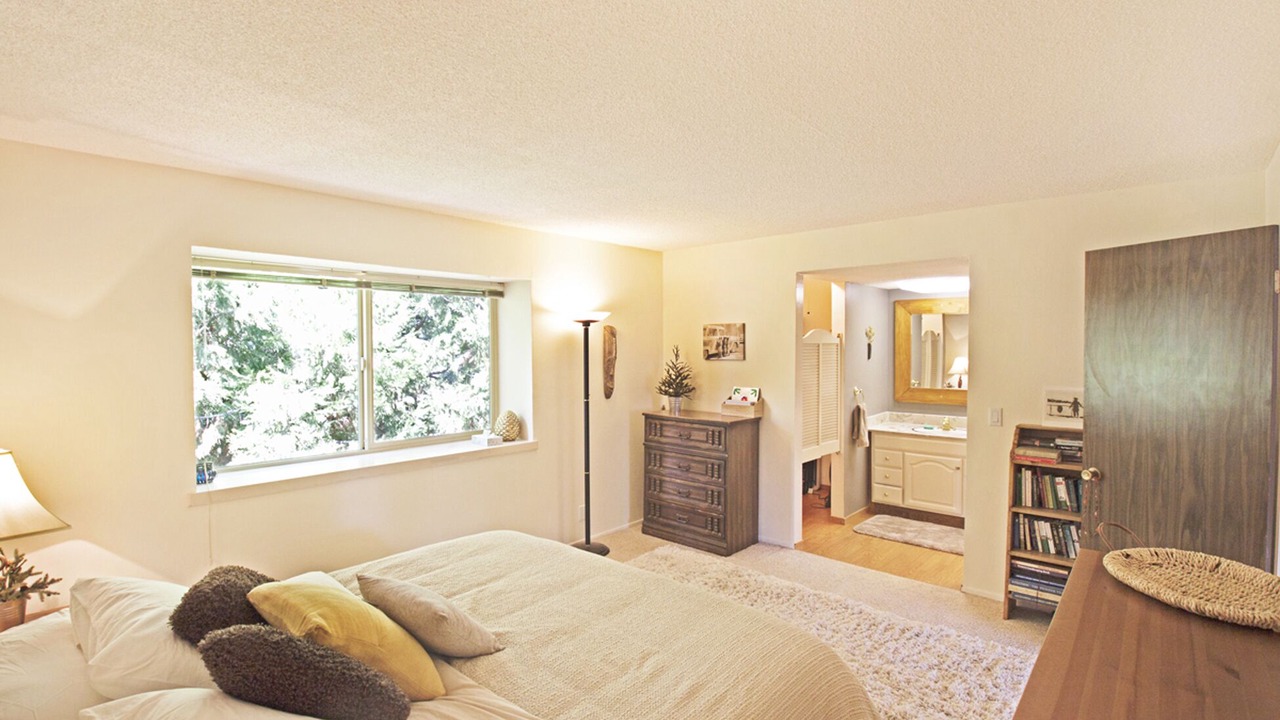 Photo of Bedroom in Lake Forest