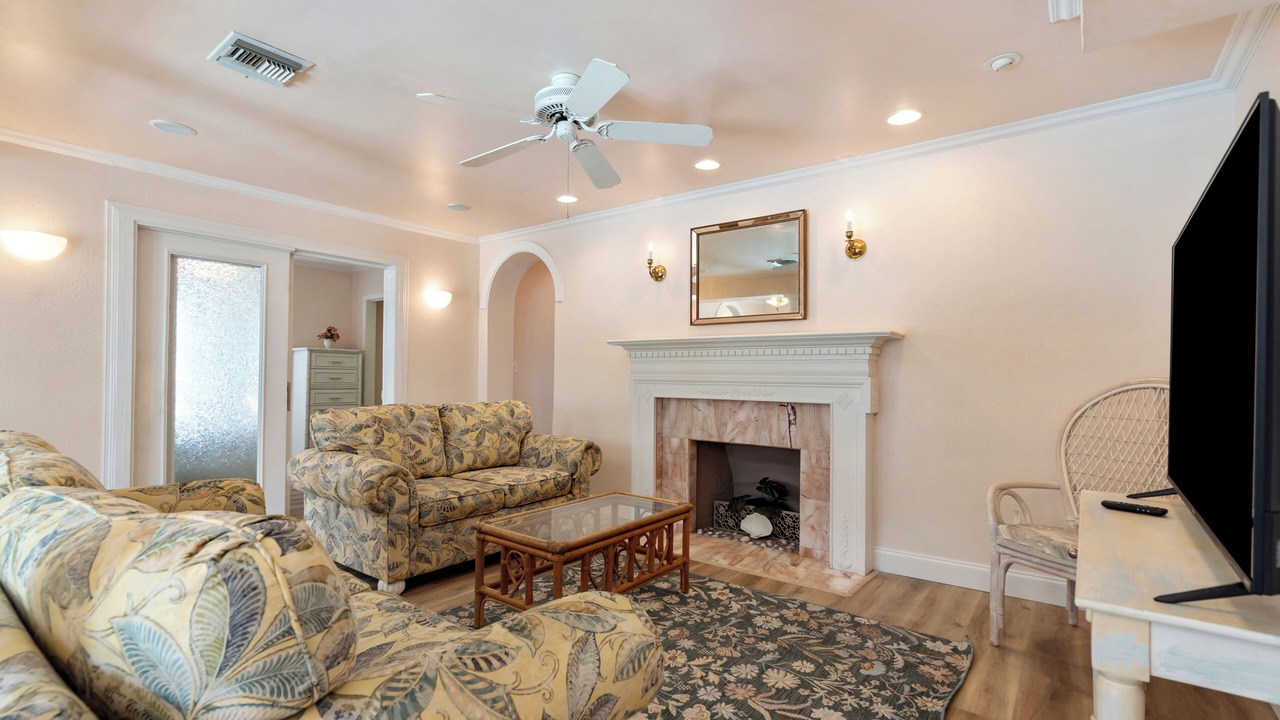 Photo of Livingroom in Treasure Island