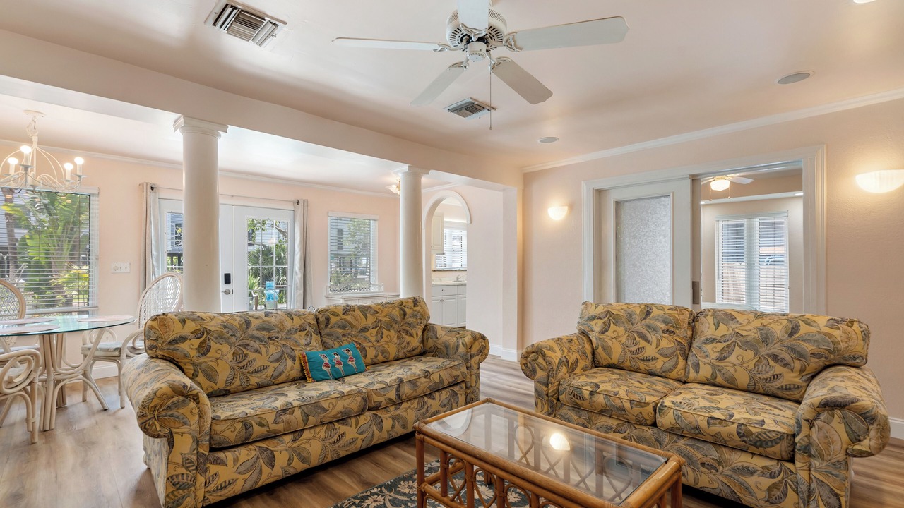 Photo of Livingroom in Treasure Island