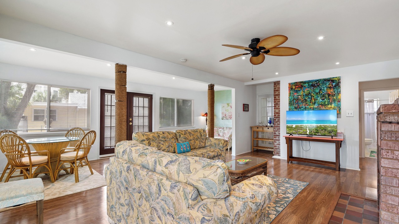 Photo of Livingroom in Treasure Island