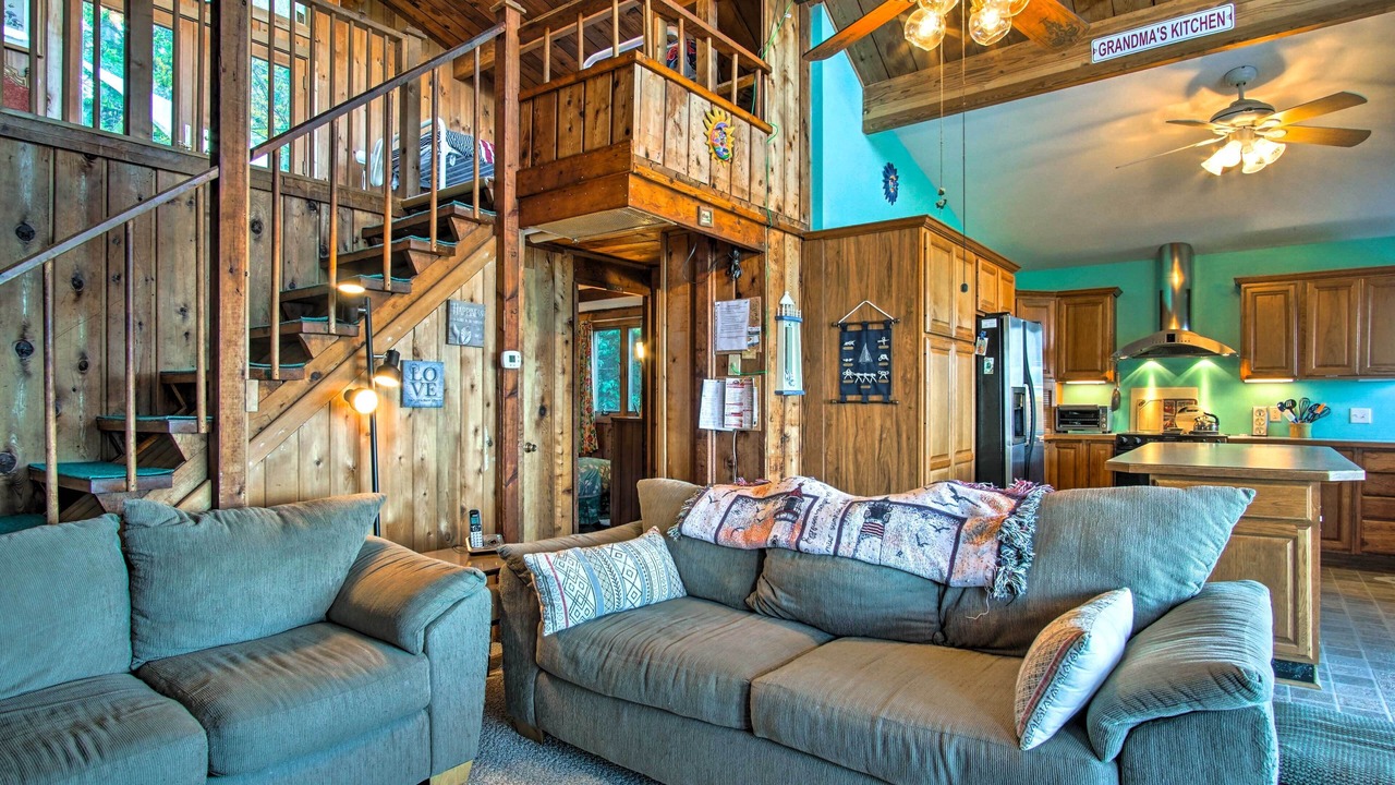 Photo of Livingroom in Montague