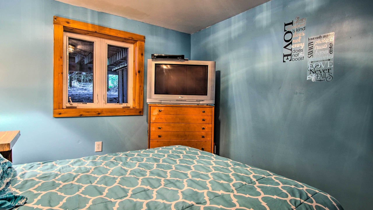 Photo of Bedroom in Montague