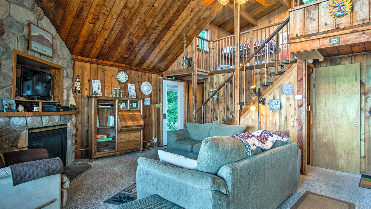 Photo of Livingroom in Montague
