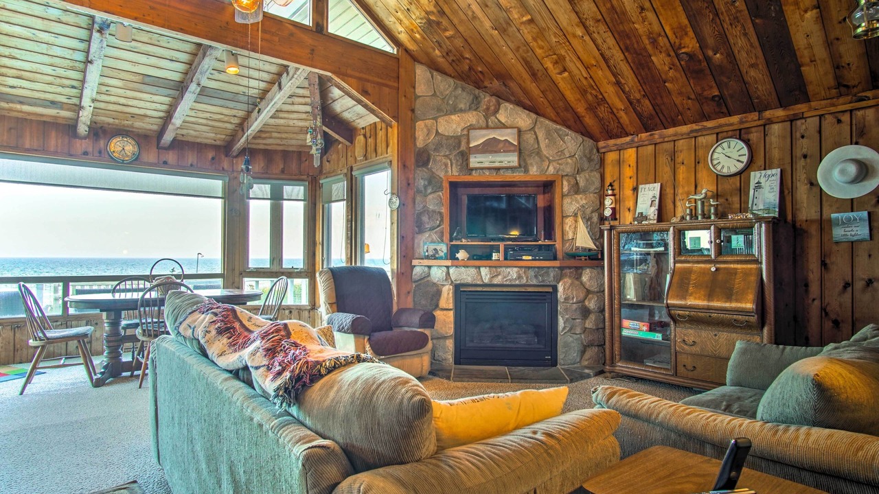 Photo of Livingroom in Montague
