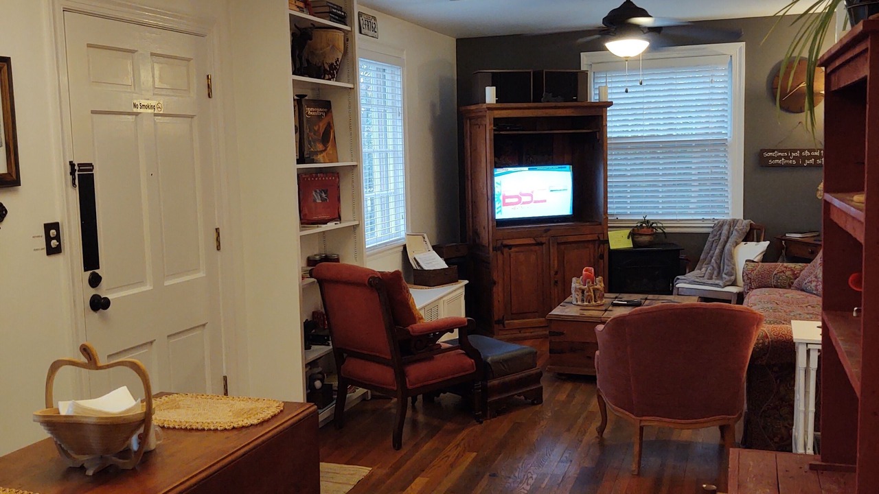 Photo of Livingroom in Belmont - Hillsboro