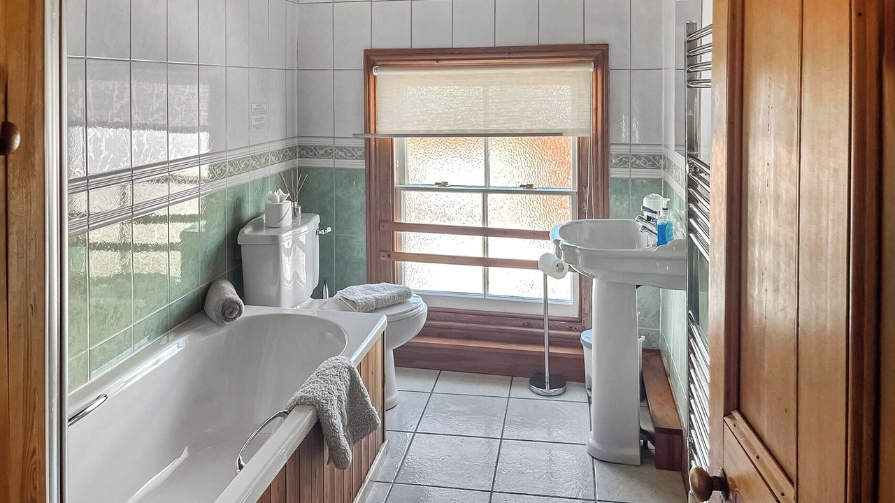 Photo of Bathroom in Tywyn