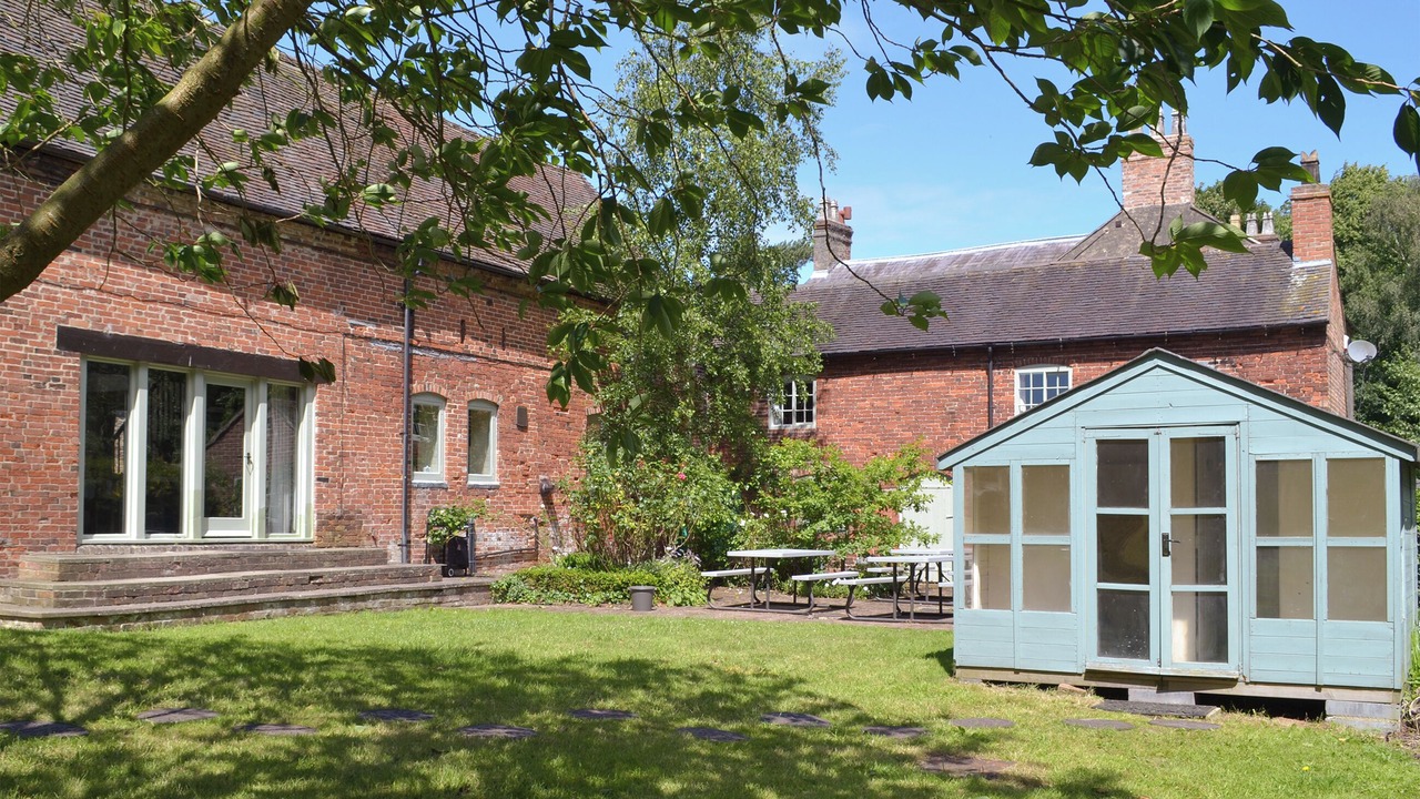 Photo of Outdoor in Hundall