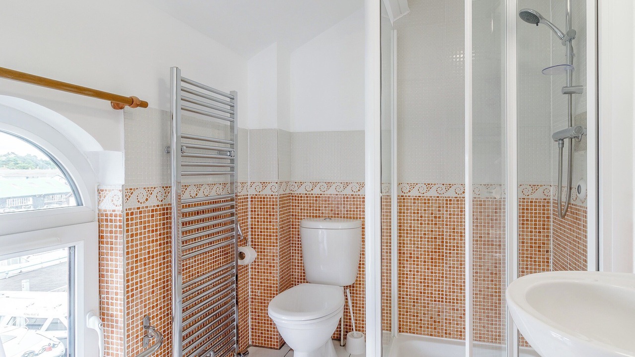 Photo of Bathroom in Hoveton