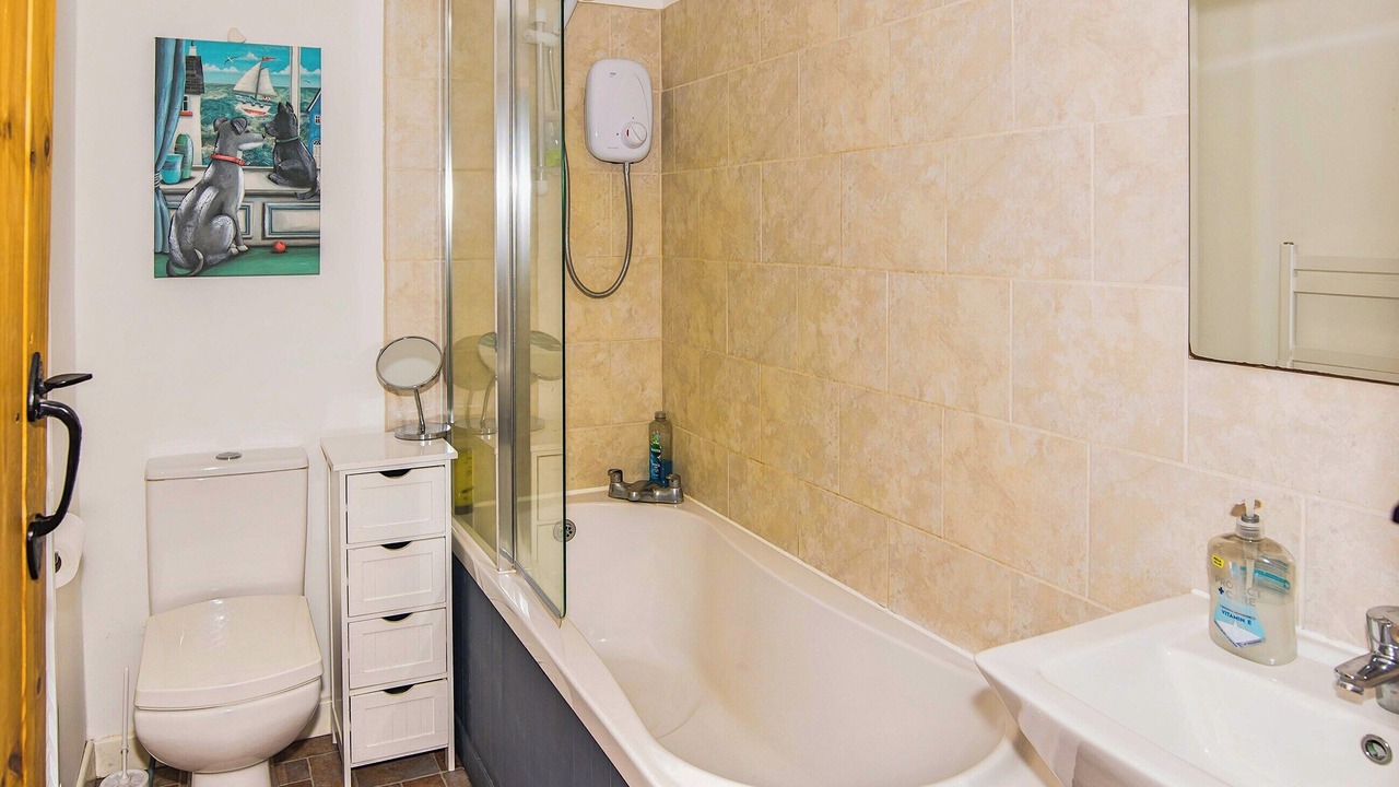 Photo of Bathroom in Fence