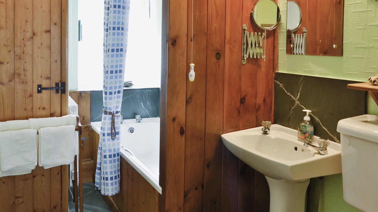 Photo of Bathroom in Lowick