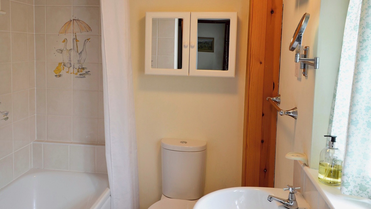Photo of Bathroom in Lerryn