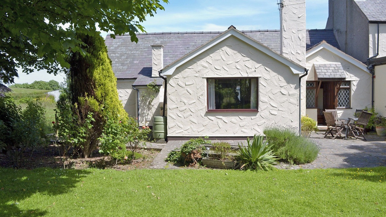 Photo of Others in Axton