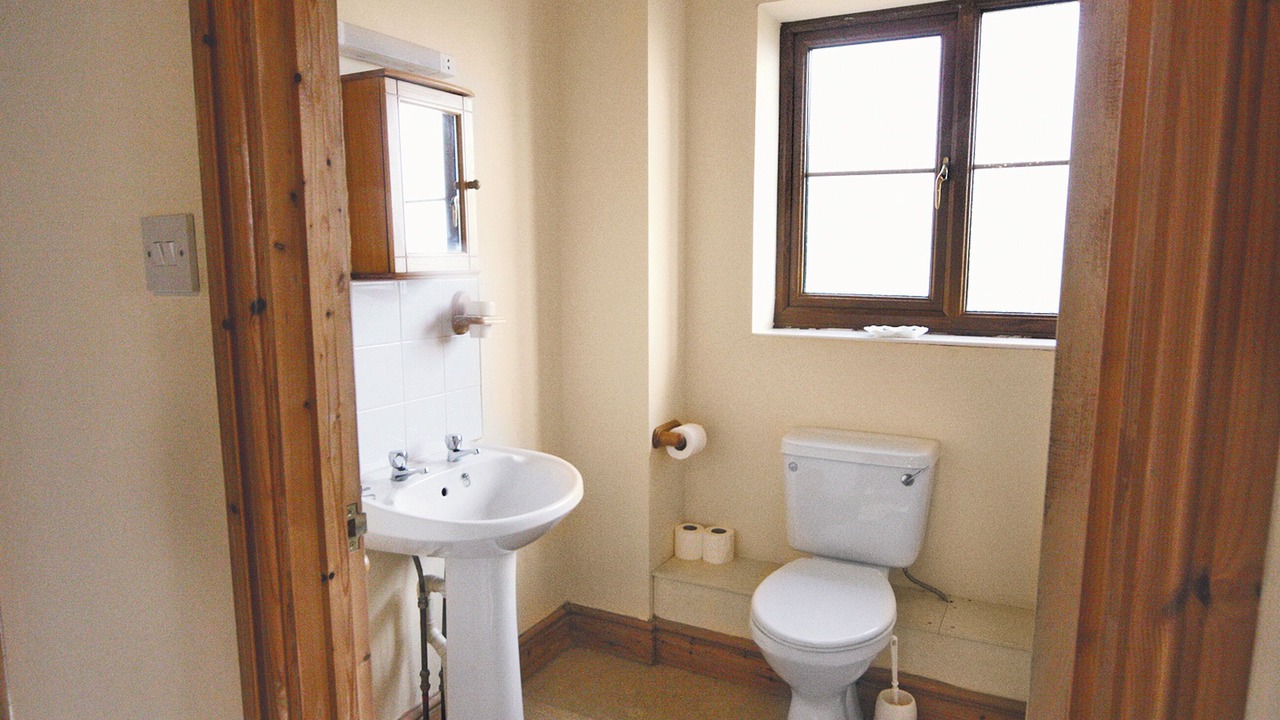 Photo of Bathroom in Pendine
