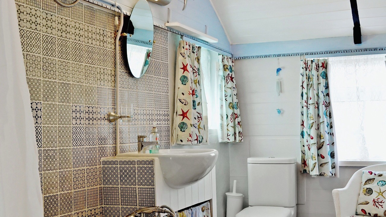 Photo of Bathroom in Tintagel