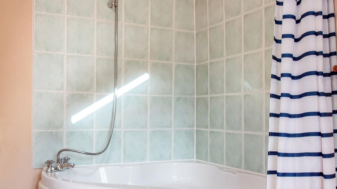 Photo of Bathroom in Tregaron