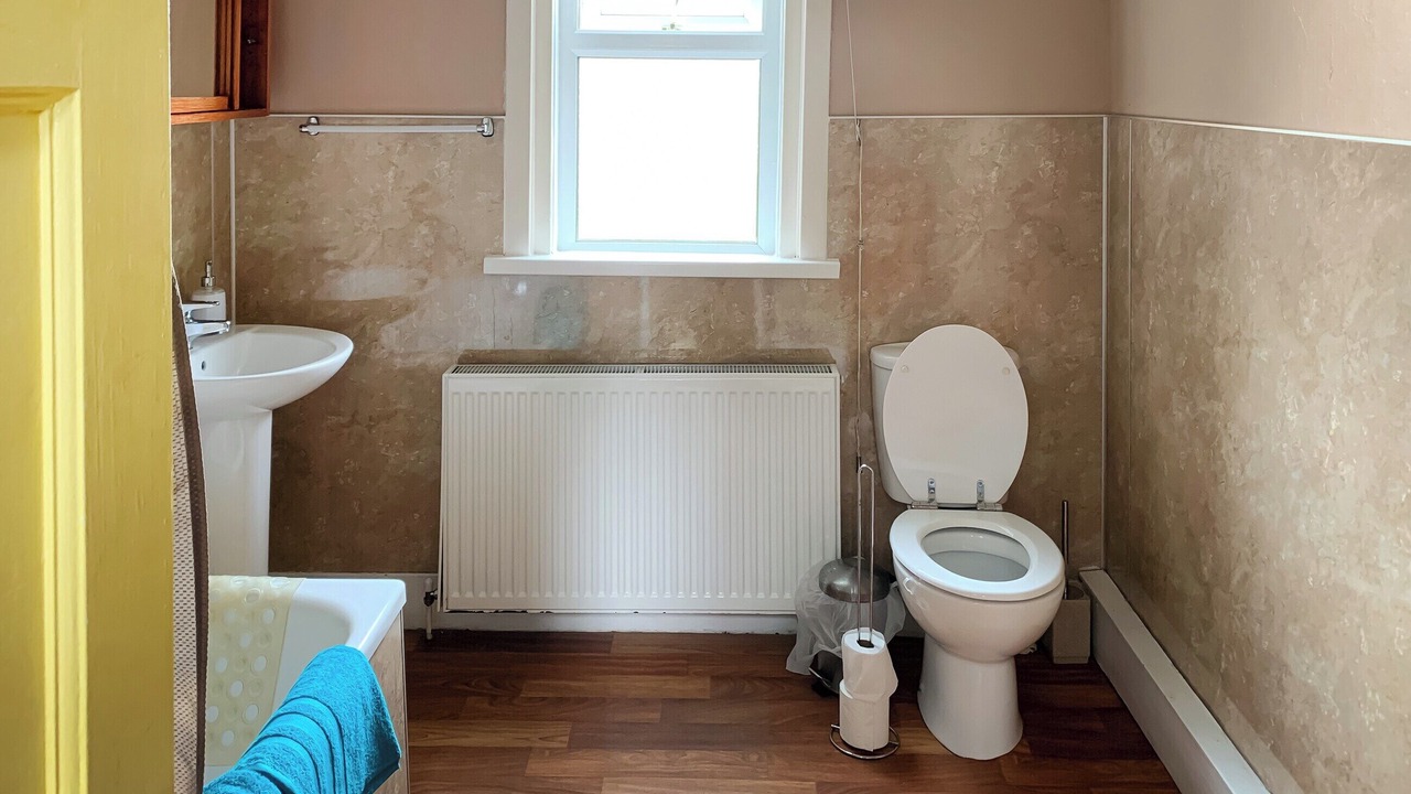 Photo of Bathroom in Lockerbie