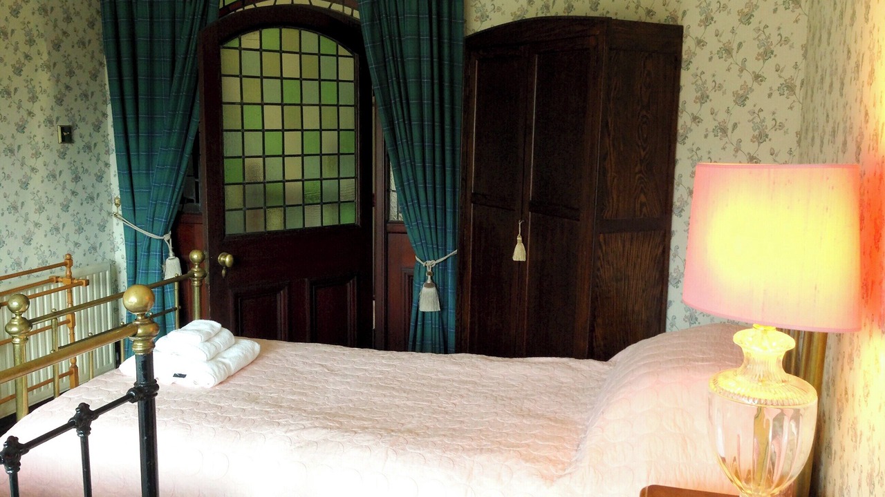 Photo of Others in Weem