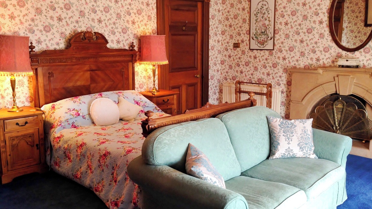 Photo of Others in Weem