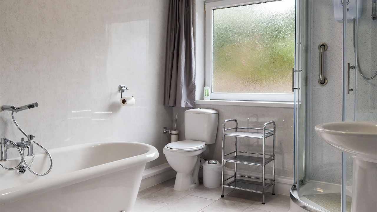 Photo of Bathroom in Llandwrog