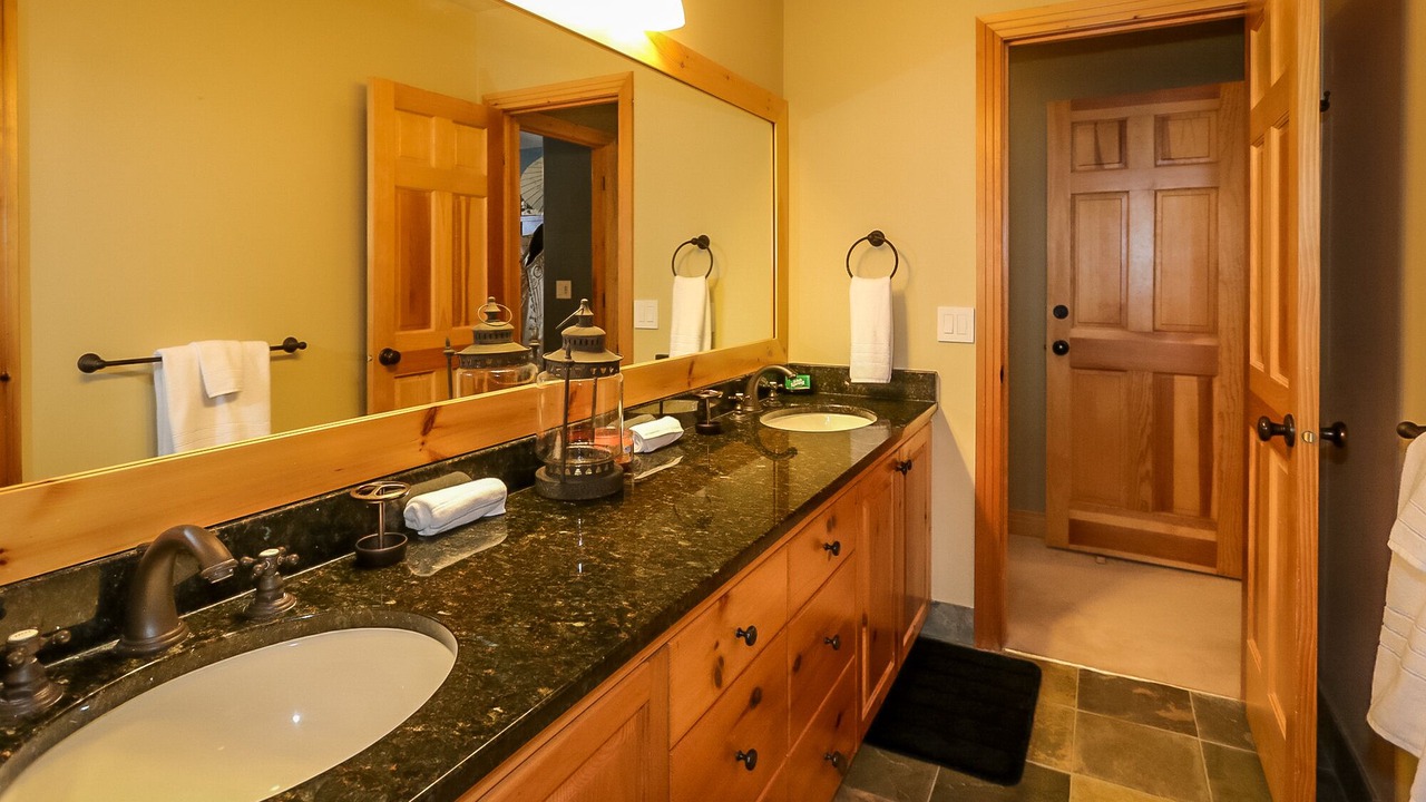 Photo of Bathroom in Granite