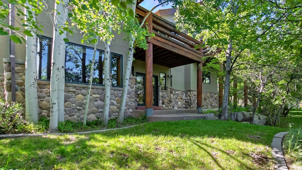 Photo of Outdoor in Granite