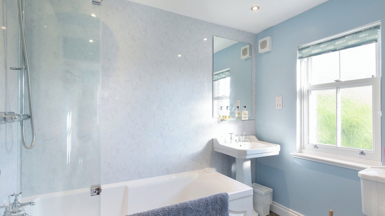 Photo of Bathroom in Biggar