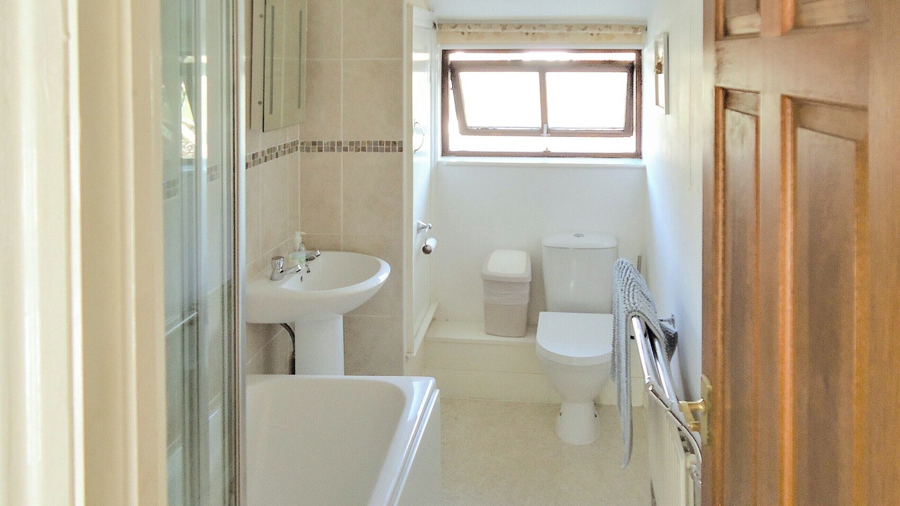 Photo of Bathroom in Lerryn