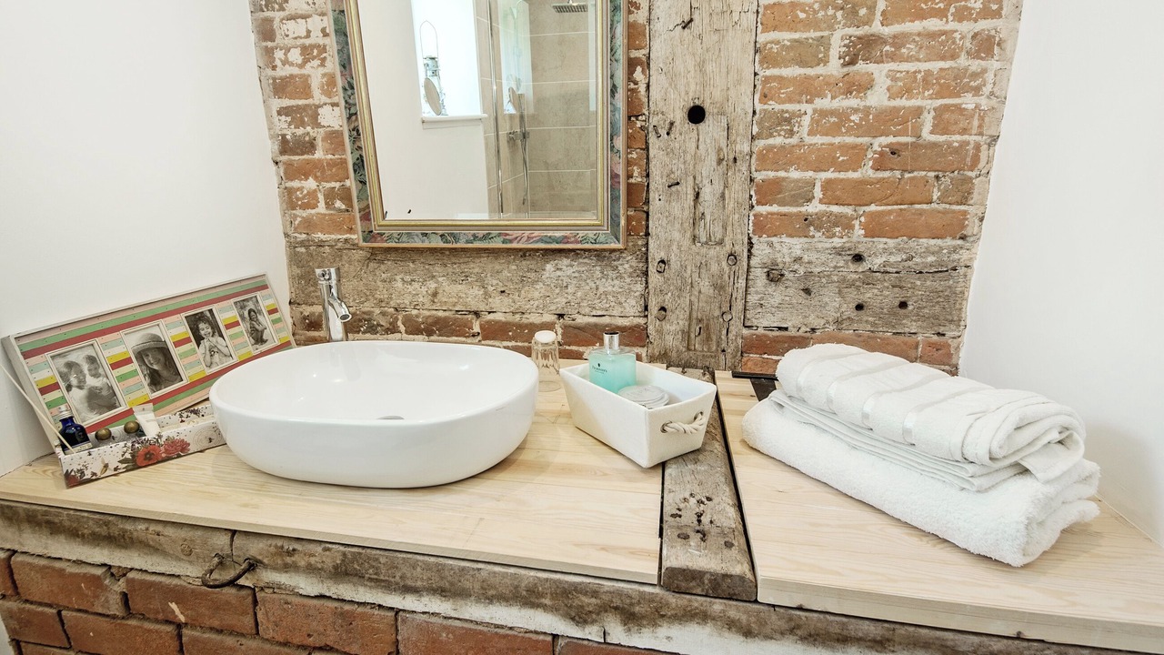 Photo of Bathroom in Hanley Castle