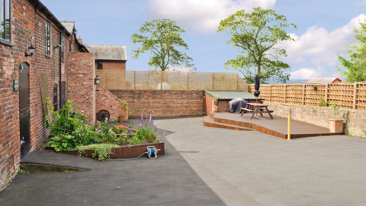 Photo of Others in Helsby