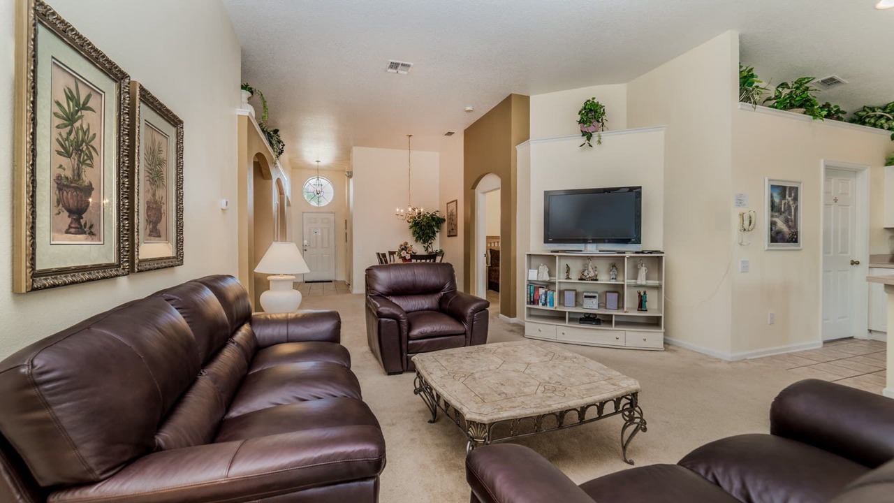 Photo of Livingroom in Windsor Palms