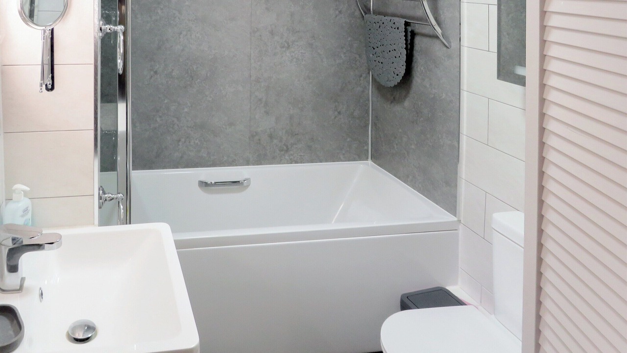 Photo of Bathroom in St. Neot