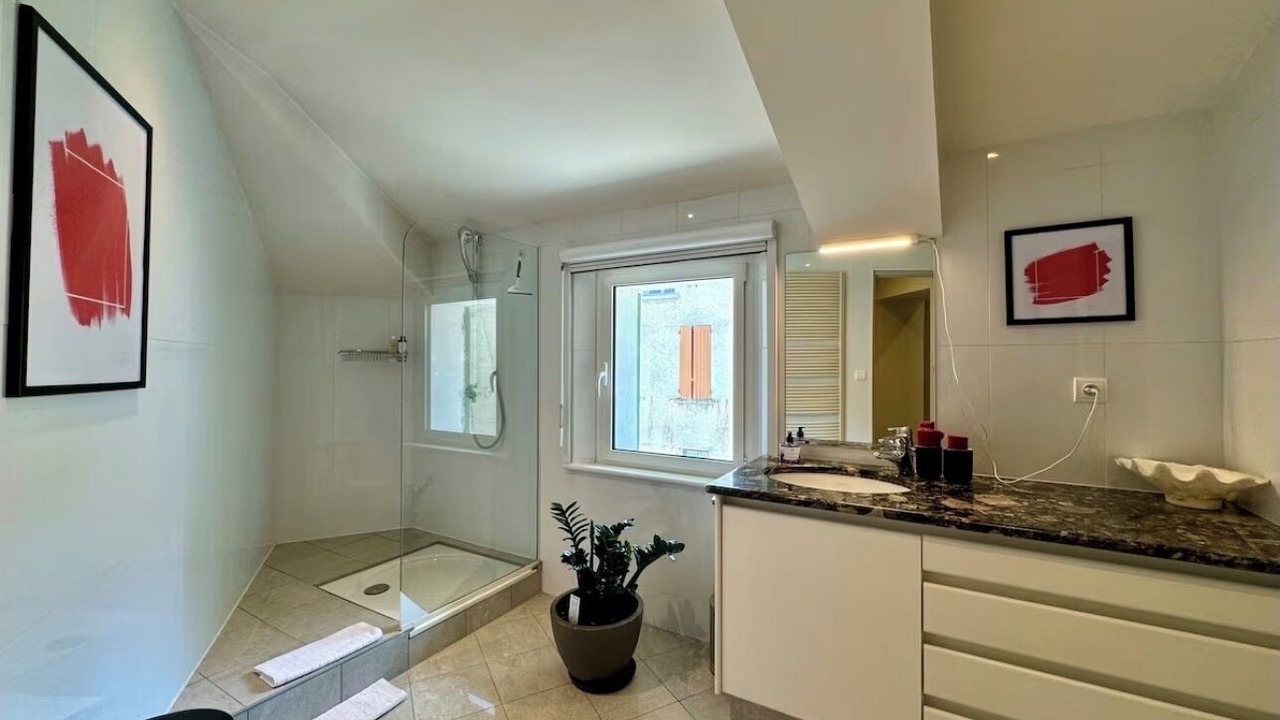Photo of Bathroom in L'Isle-sur-la-Sorgue