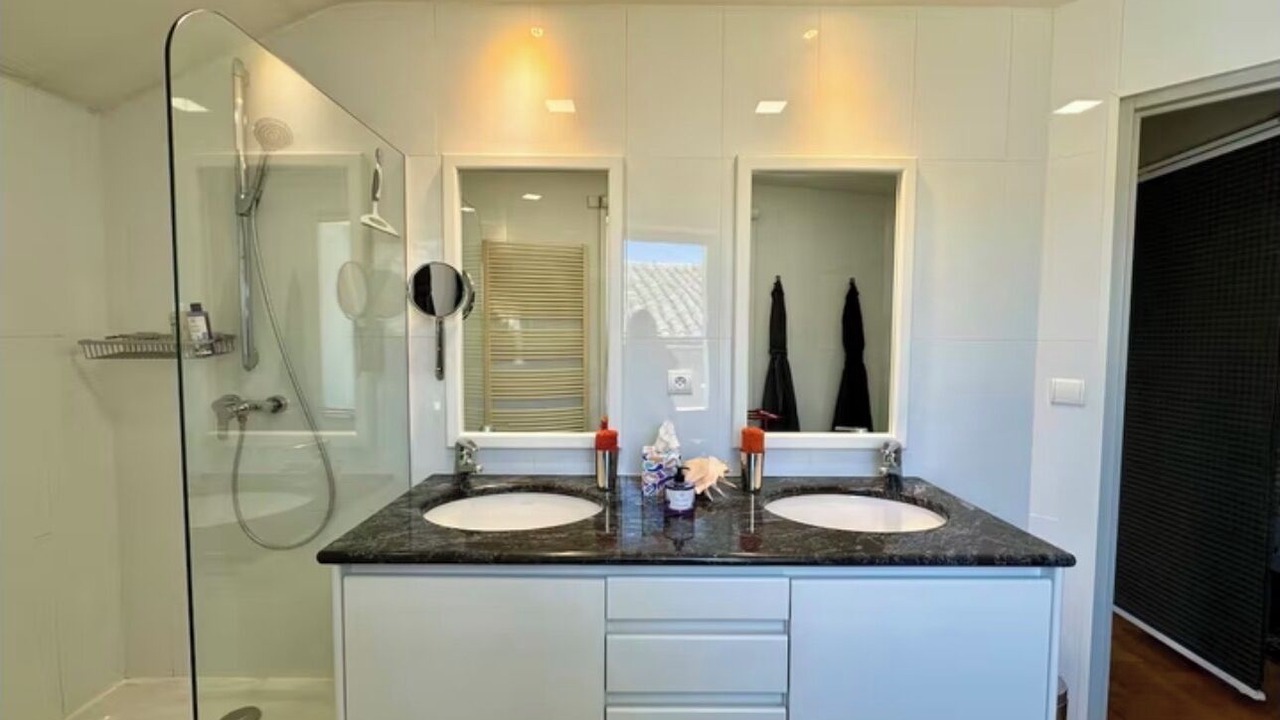 Photo of Bathroom in L'Isle-sur-la-Sorgue