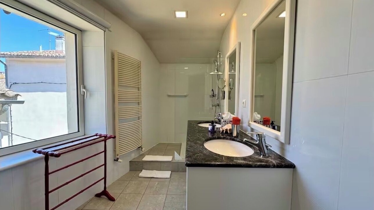 Photo of Bathroom in L'Isle-sur-la-Sorgue