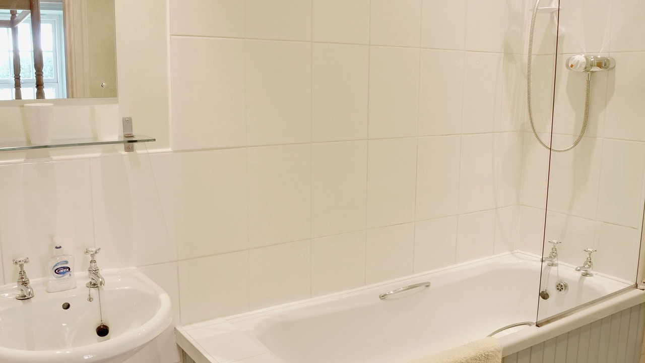 Photo of Bathroom in Kirriemuir