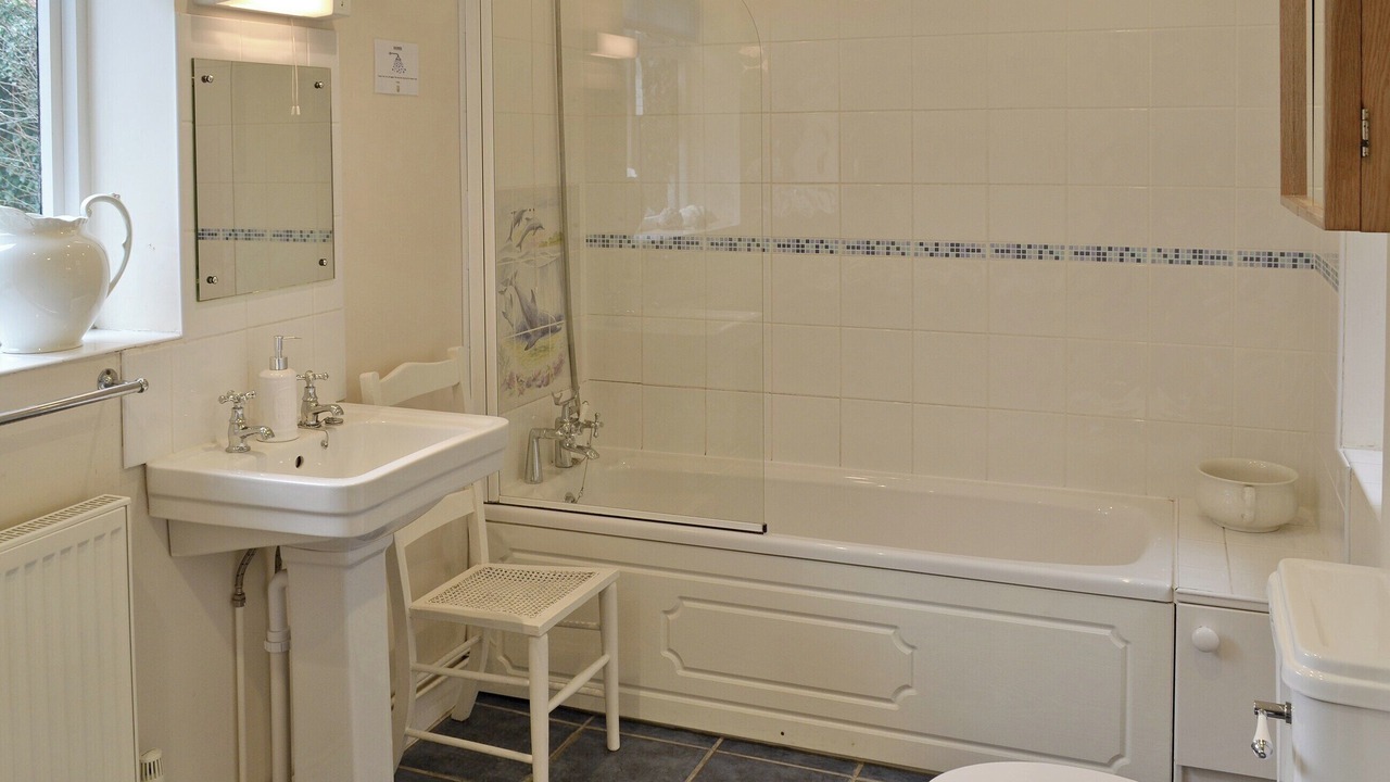 Photo of Bathroom in Knodishall